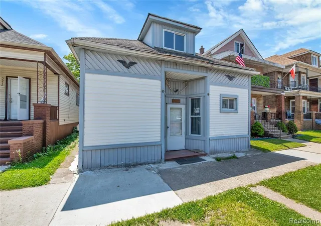 Homes for sale in Hamtramck, MI | 3368 Evaline St, Hamtramck, MI 48212 | MLS# 60974847