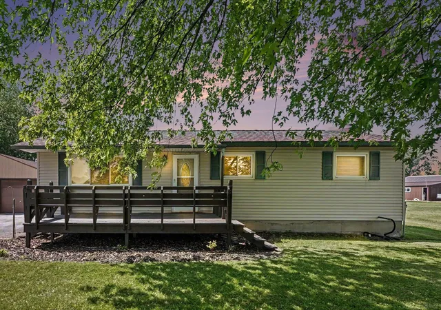 Homes for sale in Kawkawlin, MI | 1944 E River Rd, Kawkawlin, MI 48631 | MLS# 50213800