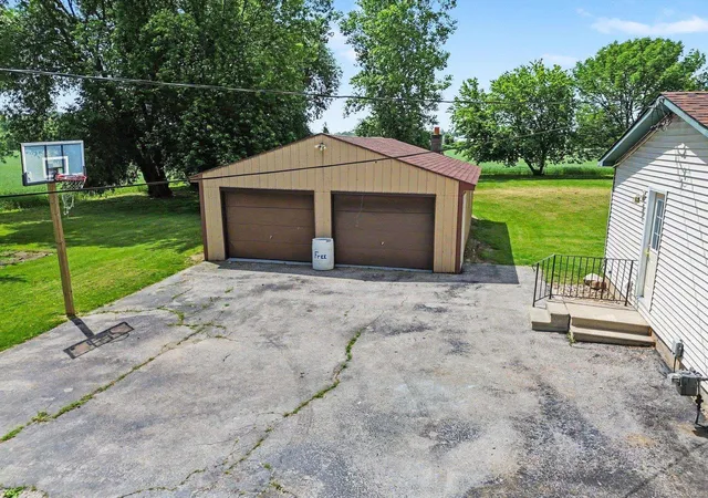 Homes for sale in Kawkawlin, MI | 1944 E River Rd, Kawkawlin, MI 48631 | MLS# 50213800
