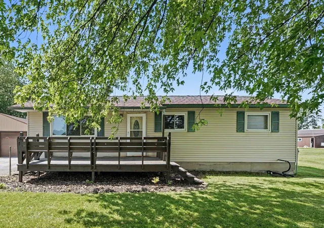 3rd image of 1944 E River Rd, Kawkawlin, MI 48631 | MLS# 50213800