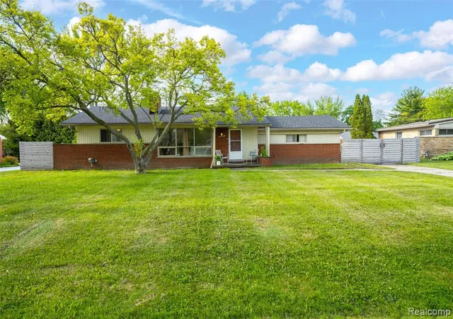 Homes for sale in Farmington Hills, MI | 31821 Wayburn St, Farmington Hills, MI 48334 | MLS# 60993593