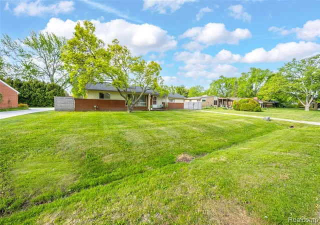 Homes for sale in Farmington Hills, MI | 31821 Wayburn St, Farmington Hills, MI 48334 | MLS# 60993593
