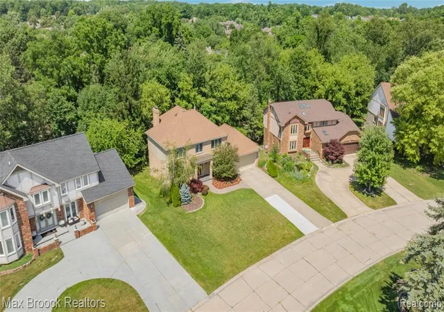 Photo 2 of Single family home for sale at 31223 Country Ridge Cir, Farmington Hills, MI 48331 1123 | MLS# 61025577 | Listing updated on 2026-08-29