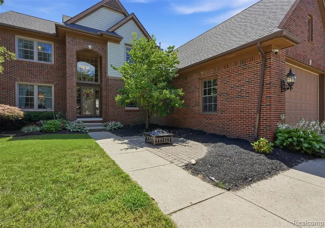 3rd image of 1188 Trailside Blvd, Wixom, MI 48393 1587 | MLS# 61022441