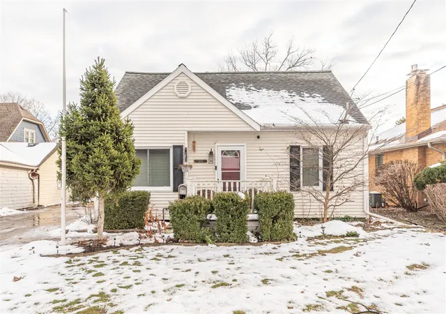 Homes for sale in Jackson, MI | 1005 S Wisner St, Jackson, MI 49203 | MLS# 70508822