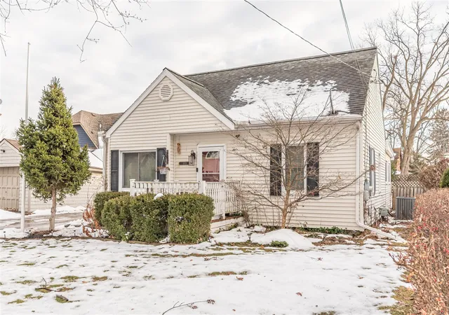 Homes for sale in Jackson, MI | 1005 S Wisner St, Jackson, MI 49203 | MLS# 70508822