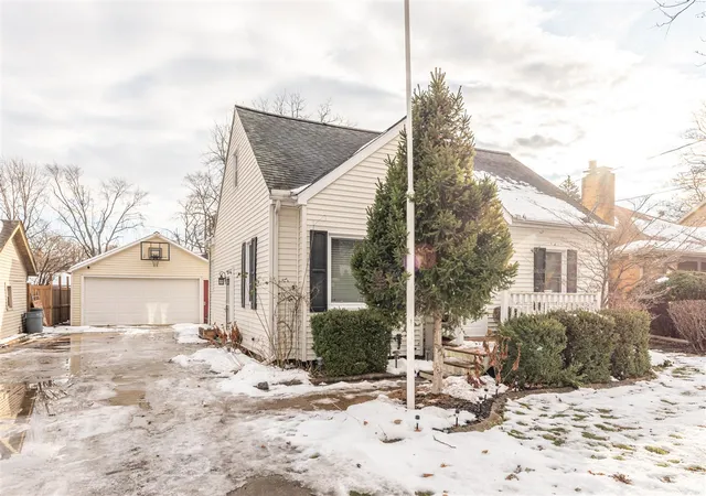 Homes for sale in Jackson, MI | 1005 S Wisner St, Jackson, MI 49203 | MLS# 70508822