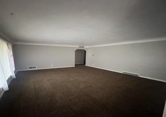 Photo 3 of Single family home for sale at 2910 Shawnee Ave, Flint, MI 48507 | MLS# 50161340 | Listing updated on 2026-08-06