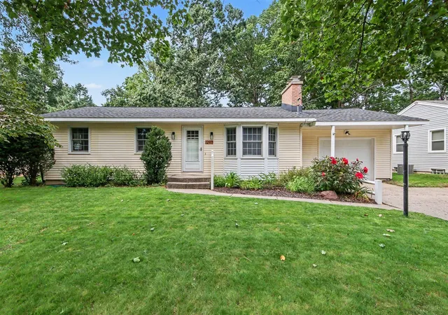 3rd image of 1297 Katrina Dr, Kentwood, MI 49508 | MLS# 70554150