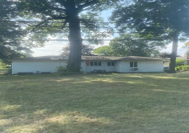 2nd image of 1226 Alhi St, Waterford, MI 48328 1504 | MLS# 61023804