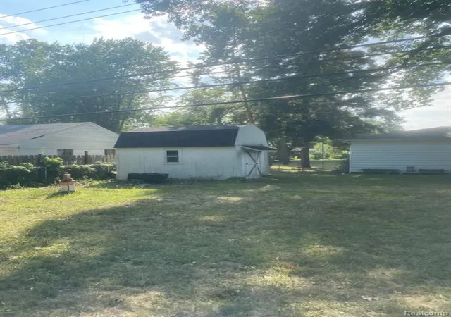 Photo 3 of Sale Pending at 1226 Alhi St, Waterford, MI 48328 1504 | MLS# 61023804 | Listing updated on 2026-09-09