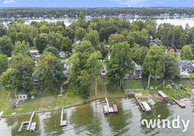 Homes for sale in Coloma, MI | 7927 Lakewood Dr, Coloma, MI 49038 | MLS# 70493501