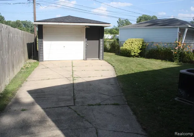 3rd image of 5001 Montfaucon St, Trenton, MI 48183 | MLS# 61007645