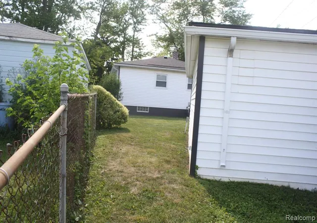 4th image of 5001 Montfaucon St, Trenton, MI 48183 | MLS# 61007645