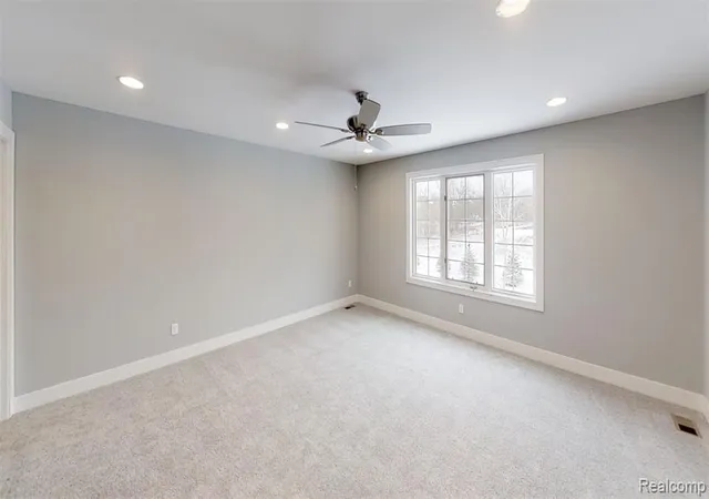 2nd image of 2515 Barberry Dr, Shelby Township, MI 48316