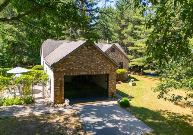 2nd image of 3557 W Pinewood Dr, Roscommon, MI 48653 | MLS# 80070872