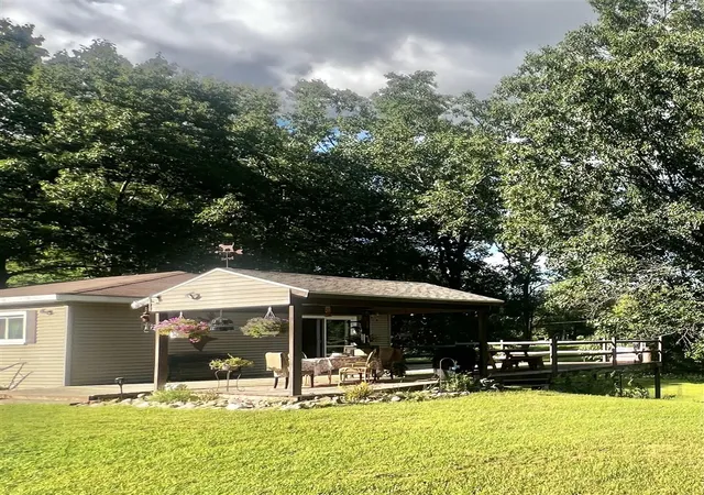 Photo 4 of Single family home for sale at 3979 W Bacon Rd, Hillsdale, MI 49242 | MLS# 70554667 | Listing updated on 2026-09-02