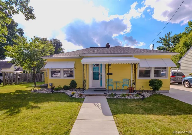 Photo 1 of Sale Pending at 515 Randolph St, Owosso, MI 48867 2453 | MLS# 61025331 | Listing updated on 2026-09-04