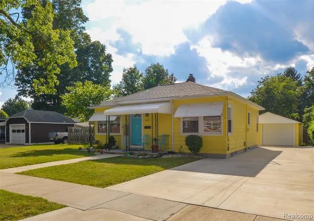 Photo 2 of Sale Pending at 515 Randolph St, Owosso, MI 48867 2453 | MLS# 61025331 | Listing updated on 2026-09-04