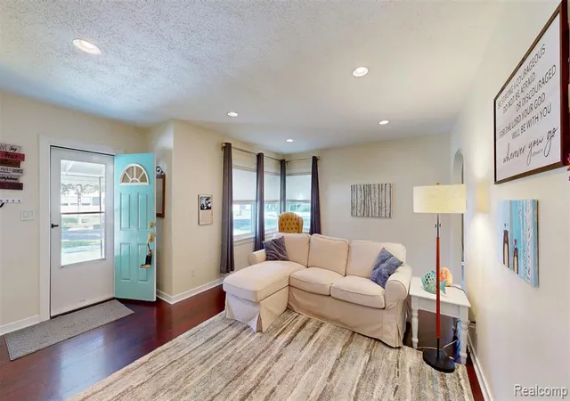 Photo 5 of Sale Pending at 515 Randolph St, Owosso, MI 48867 2453 | MLS# 61025331 | Listing updated on 2026-09-04