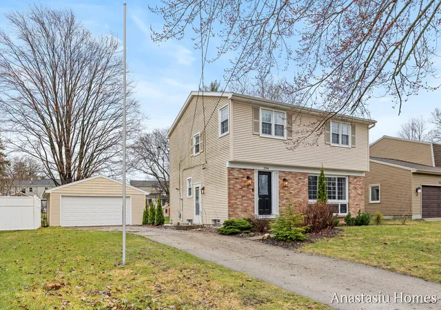Homes for sale in Grand Rapids, MI | 2244 Woodlawn Ave, Grand Rapids, MI 49546 | MLS# 70518998