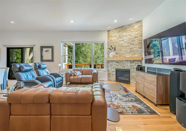 Photo 4 of Sale Pending at 1411 Whispering Maples Dr, Ann Arbor, MI 48108 | MLS# 70518358 | Listing updated on 2026-04-22