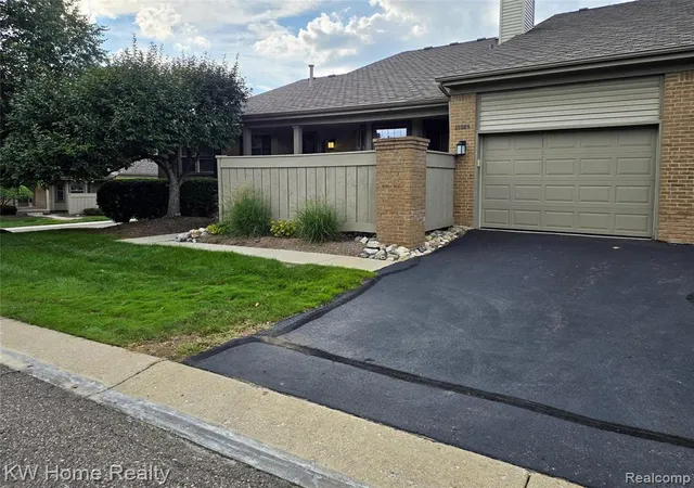 Photo 2 of Condo for sale at 38608 Chessington, Farmington Hills, MI 48331 2867 | MLS# 61024951 | Listing updated on 2026-08-28
