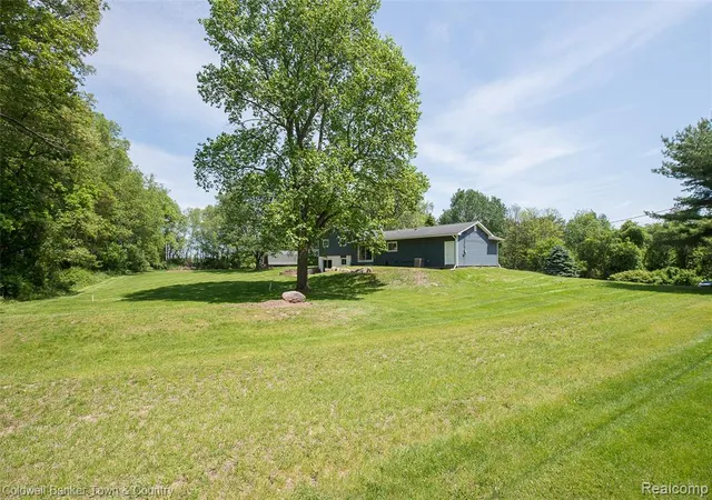 Homes for sale in Hartland, MI | 4225 N Tipsico Lake Rd, Hartland, MI 48353 | MLS# 60997758