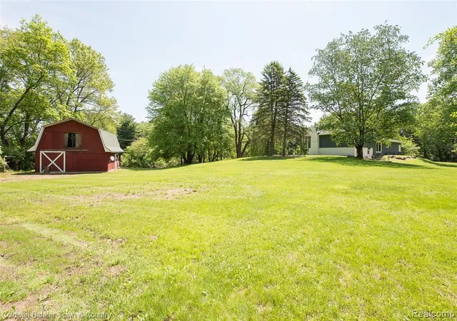 Homes for sale in Hartland, MI | 4225 N Tipsico Lake Rd, Hartland, MI 48353 | MLS# 60997758