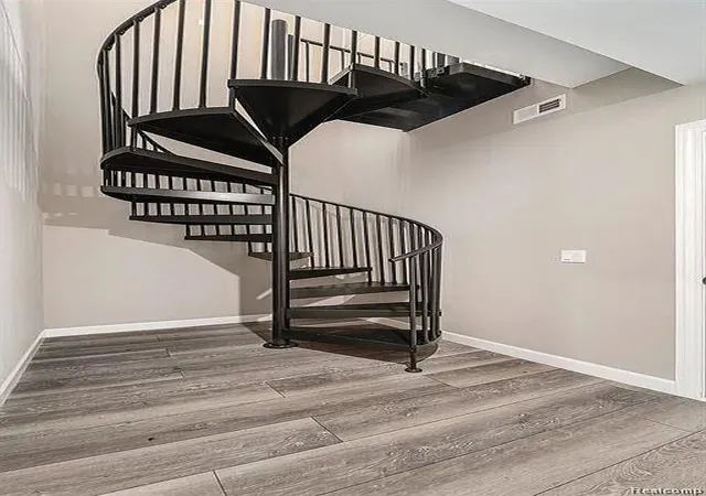 Listing Photo 2 - Condo for sale in building located at 1251 E Woodward Hts Blvd, Hazel Park, MI 48030 - Unit #