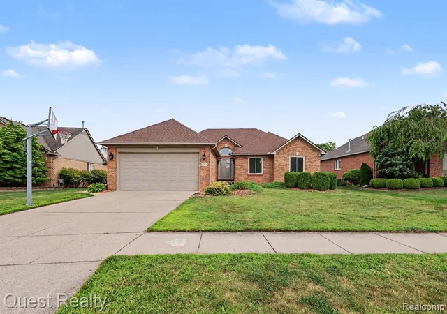 2nd image of 19944 Townsend Dr, Macomb, MI 48044 | MLS# 61018087