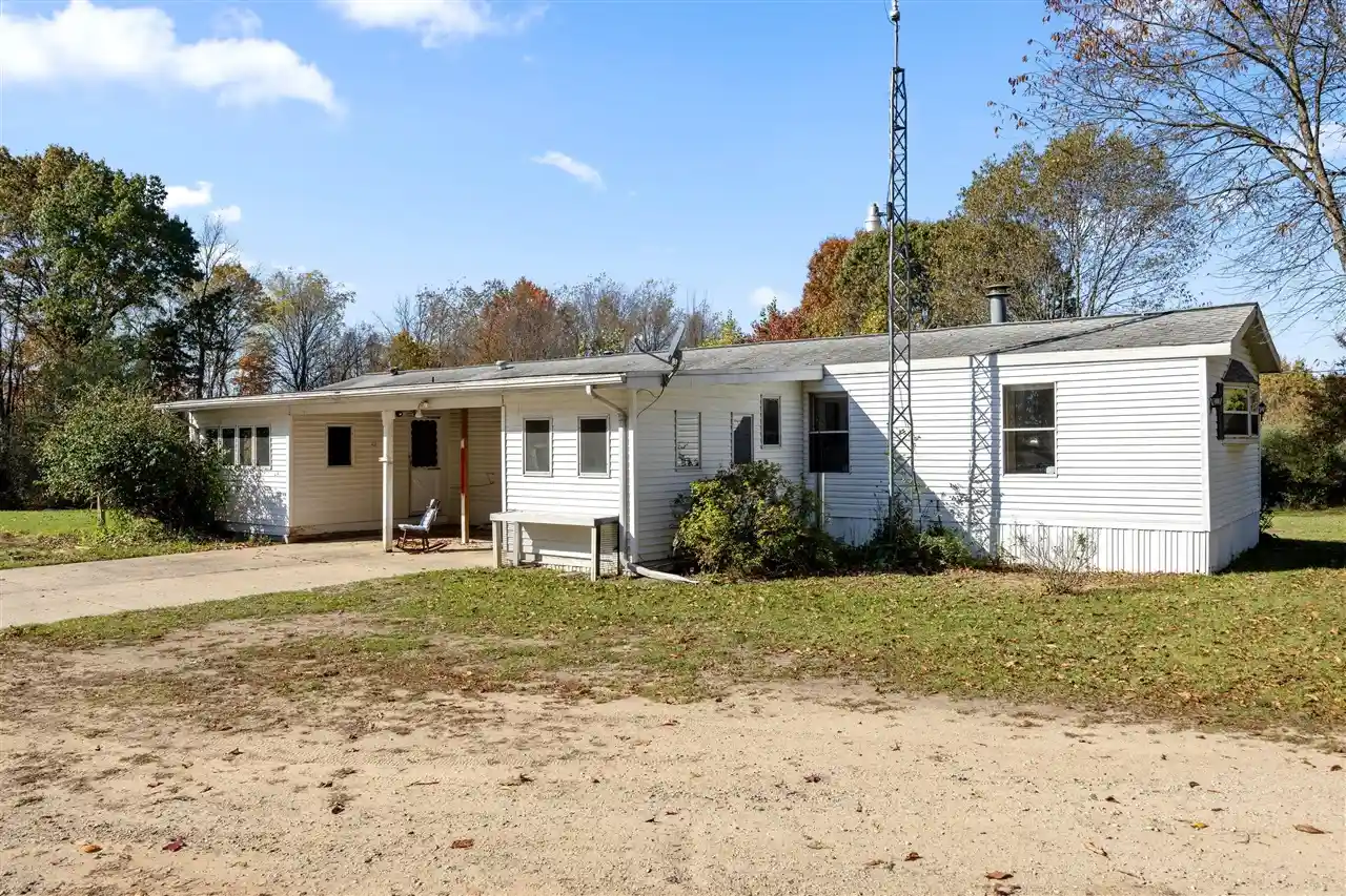 Photo 1 of Single family home for sale at 1544 18 Mile Rd, Cedar Springs, MI 49319 | MLS# 70566448 | Listing updated on 2026-10-25