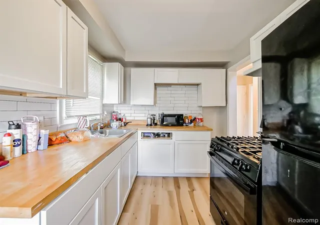 Photo 2 of Single family home for sale at 14725 Agnes Ave, Eastpointe, MI 48021 2881 | MLS# 61025069 | Listing updated on 2026-09-18