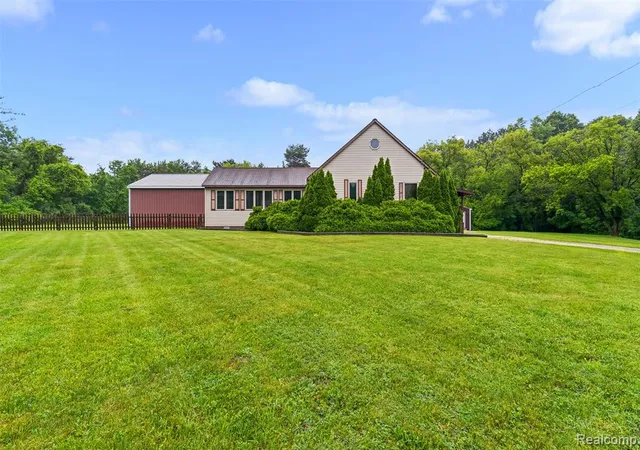 Homes for sale in Davison, MI | 6109 N State Rd, Davison, MI 48423 | MLS# 61003758