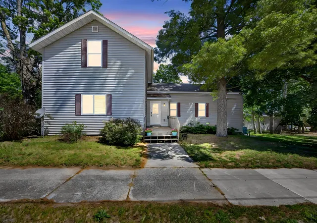 Photo 1 of Single family home for sale at 124 W Madison St, Big Rapids, MI 49307 | MLS# 70502066 | Listing updated on 2026-07-16