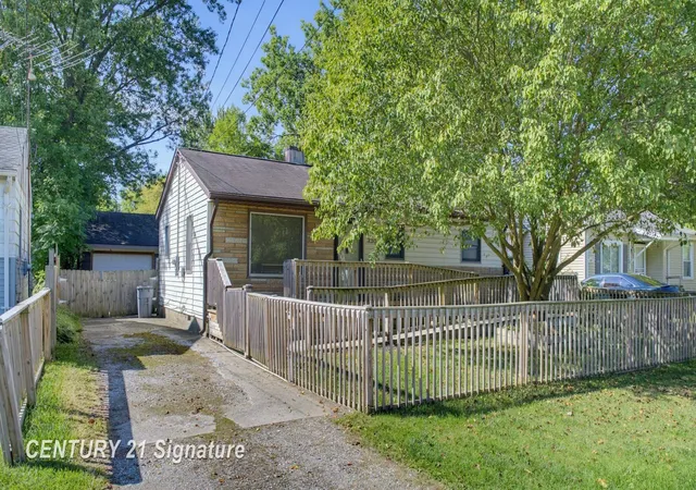Photo 1 of Single family home for sale at 3303 W Lyndon Ave, Flint, MI 48504 | MLS# 50220220 | Listing updated on 2026-08-29