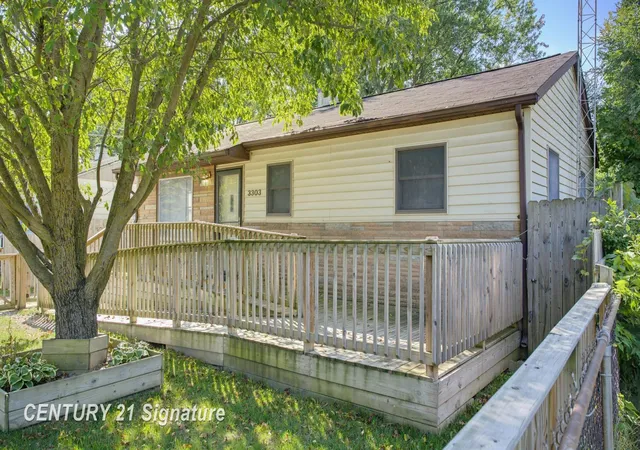 Photo 2 of Single family home for sale at 3303 W Lyndon Ave, Flint, MI 48504 | MLS# 50220220 | Listing updated on 2026-08-29