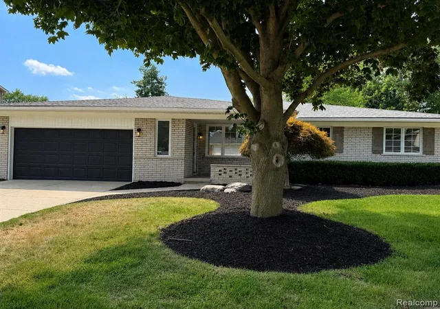Photo 3 of Single family home for sale at 39501 Cobridge Dr, Clinton Township, MI 48038 2766 | MLS# 61024053 | Listing updated on 2026-08-27