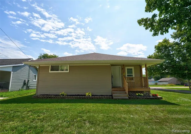 Photo 2 of Single family home for sale at 215 W Williams St, Corunna, MI 48817 1647 | MLS# 61025802 | Listing updated on 2026-09-02