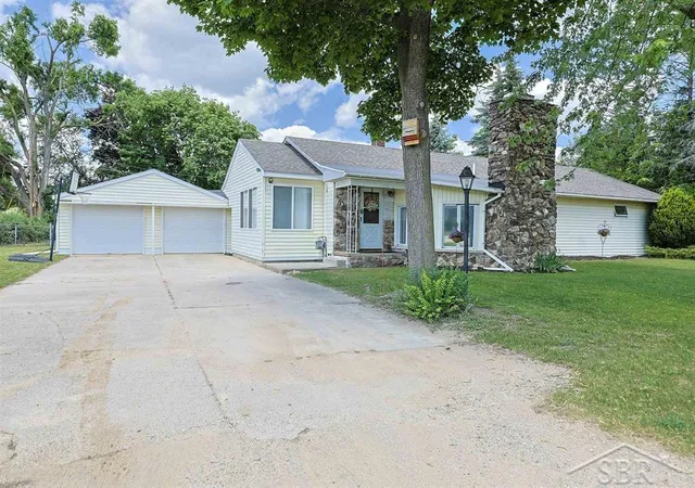 Homes for sale in Clare, MI | 4811 Edgewood Ct, Clare, MI 48617 | MLS# 50213256