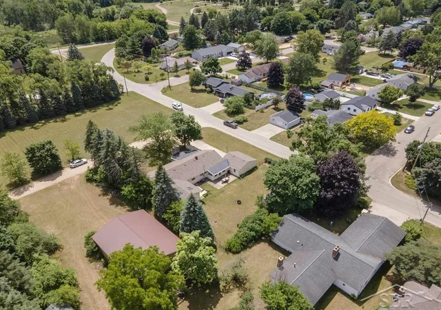 Homes for sale in Clare, MI | 4811 Edgewood Ct, Clare, MI 48617 | MLS# 50213256