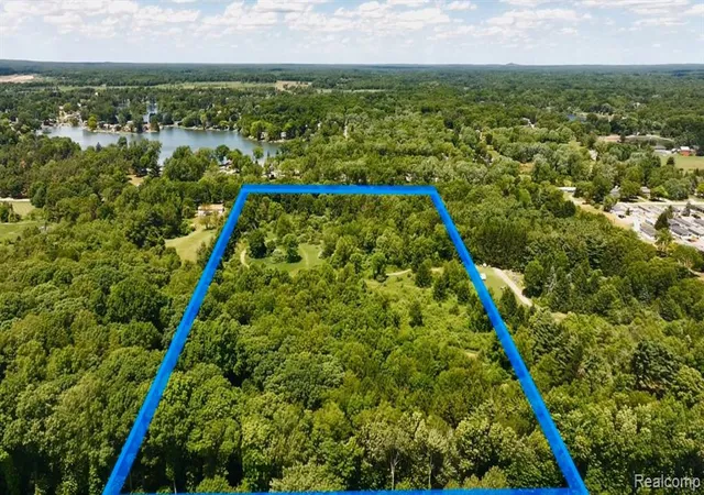 3rd image of 000 Middle V/L Middle, Highland, MI 48357 | MLS# 60991713