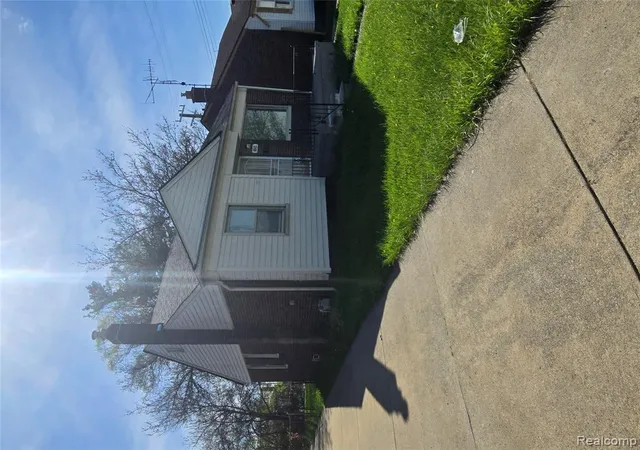 3rd image of 8842 Longacre St, Detroit, MI 48228 | MLS# 60988160