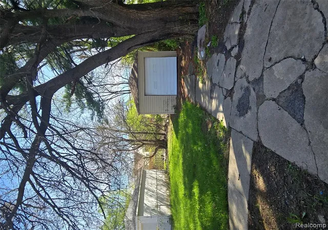 5th image of 8842 Longacre St, Detroit, MI 48228 | MLS# 60988160