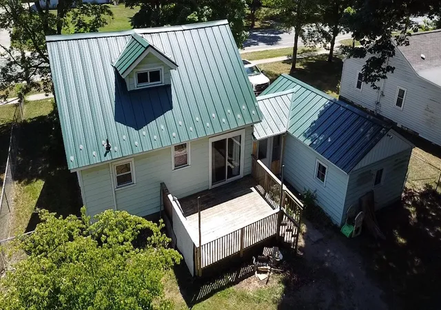 Photo 4 of Single family home for sale at 575 S Wolf Lake Rd, Muskegon, MI 49442 | MLS# 70546072 | Listing updated on 2026-08-21
