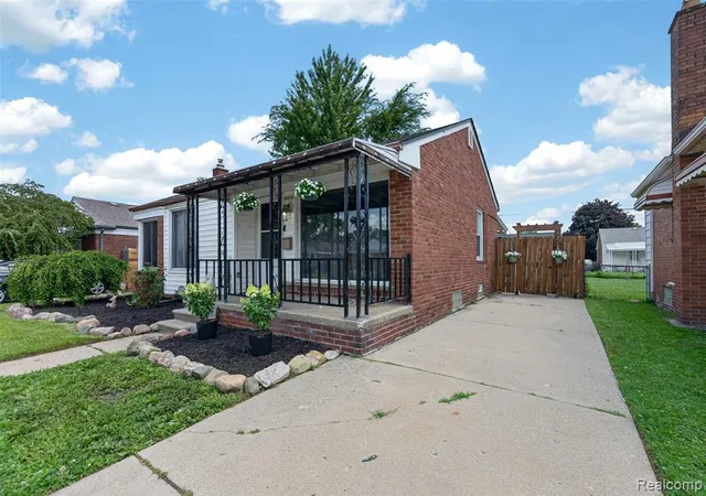 34th image of 28202 Hollywood St, Roseville, MI 48066 | MLS# 61017941