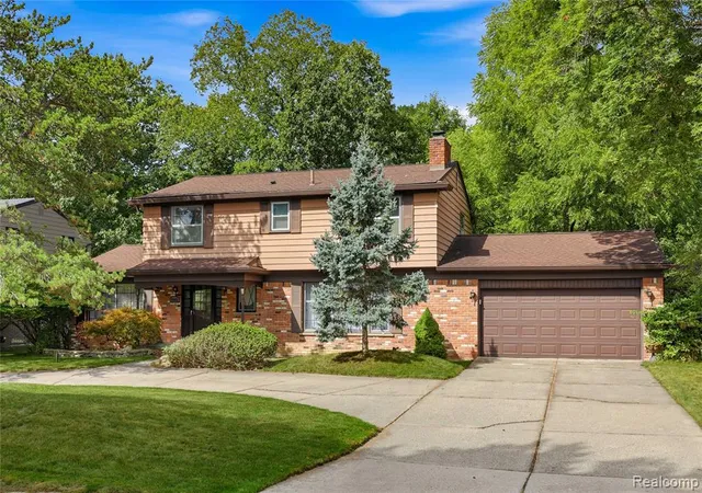 Photo 2 of Sale Pending at 25055 Arden Park Dr, Farmington Hills, MI 48336 | MLS# 61023185 | Listing updated on 2026-09-05