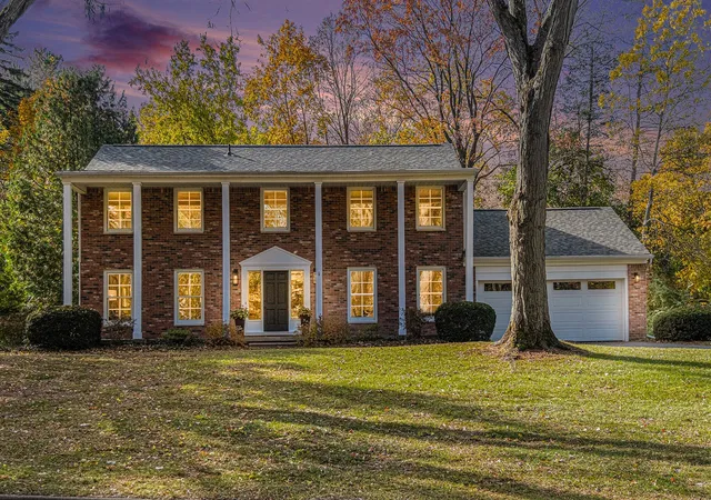 Photo 2 of Single family home for sale at 3075 Hunting Valley Dr, Ann Arbor, MI 48104 | MLS# 70502624 | Listing updated on 2025-11-12