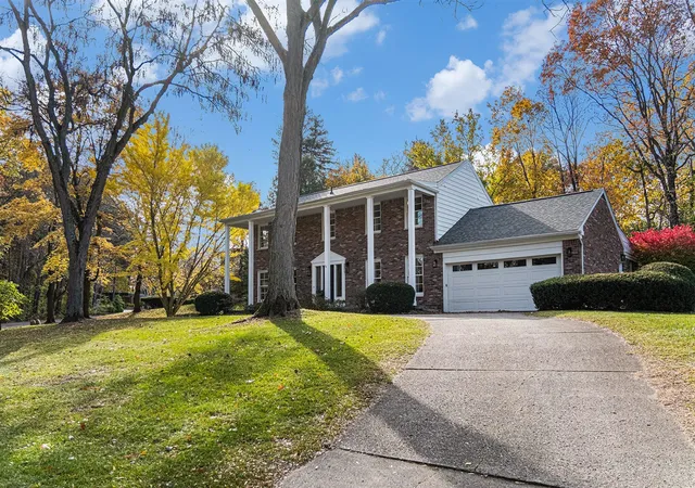 Photo 3 of Single family home for sale at 3075 Hunting Valley Dr, Ann Arbor, MI 48104 | MLS# 70502624 | Listing updated on 2025-11-12