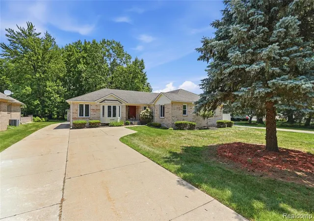 2nd image of 34294 Maple Lane Dr, Sterling Heights, MI 48312 5211 | MLS# 61013199